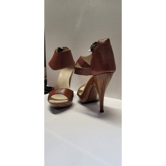 Brazilian pair of womens shoes sz  7 1/2 - Picture 4 of 4